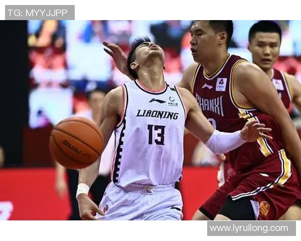 郭艾伦带领中国男篮迎战国际强敌展现篮球魅力与团队精神