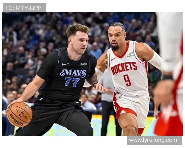 雷霆与小牛首节激战精彩回顾双方球员表现与战术分析